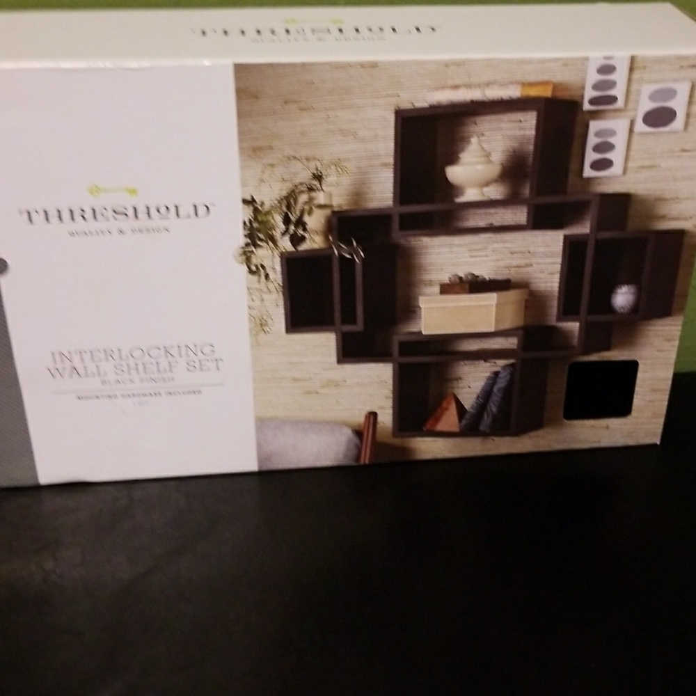 Wall mounted shelf